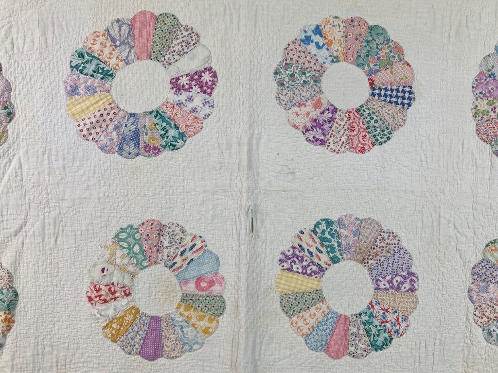 Dresden Plate Pattern Quilt - 2