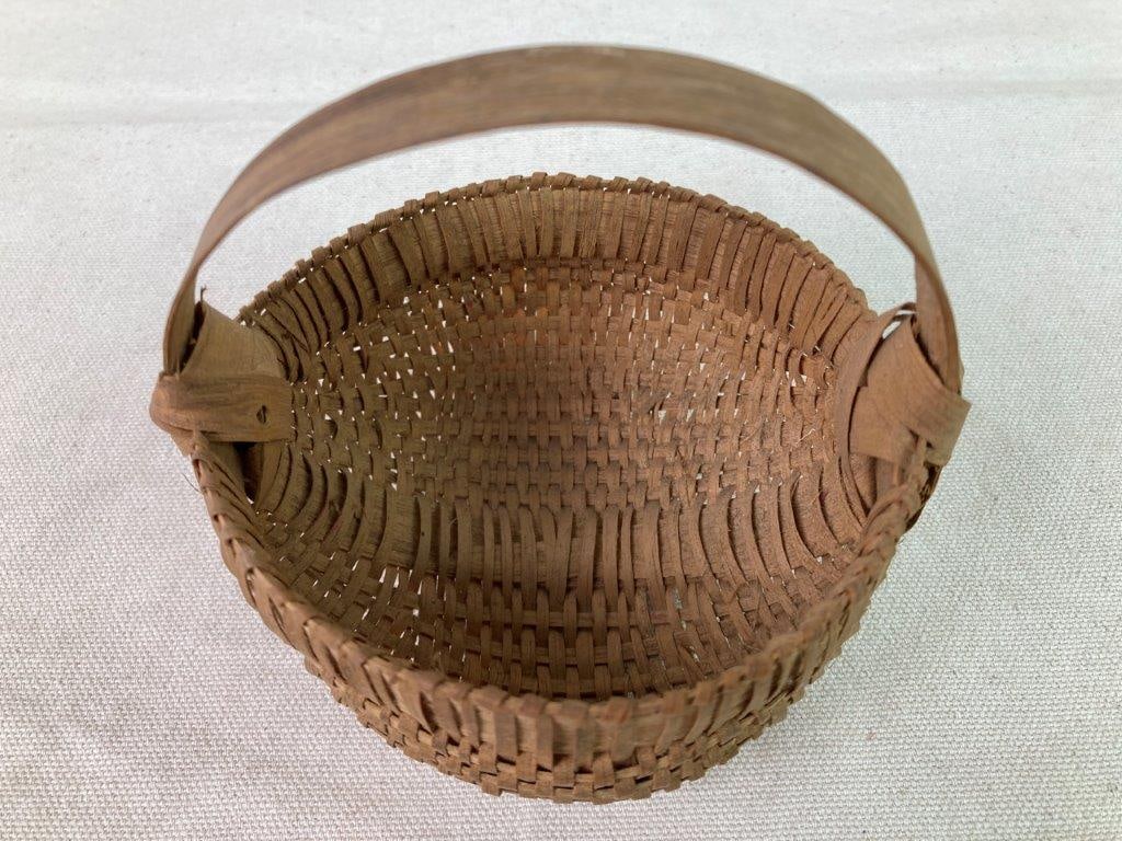 Small Country Buttocks Basket - 2