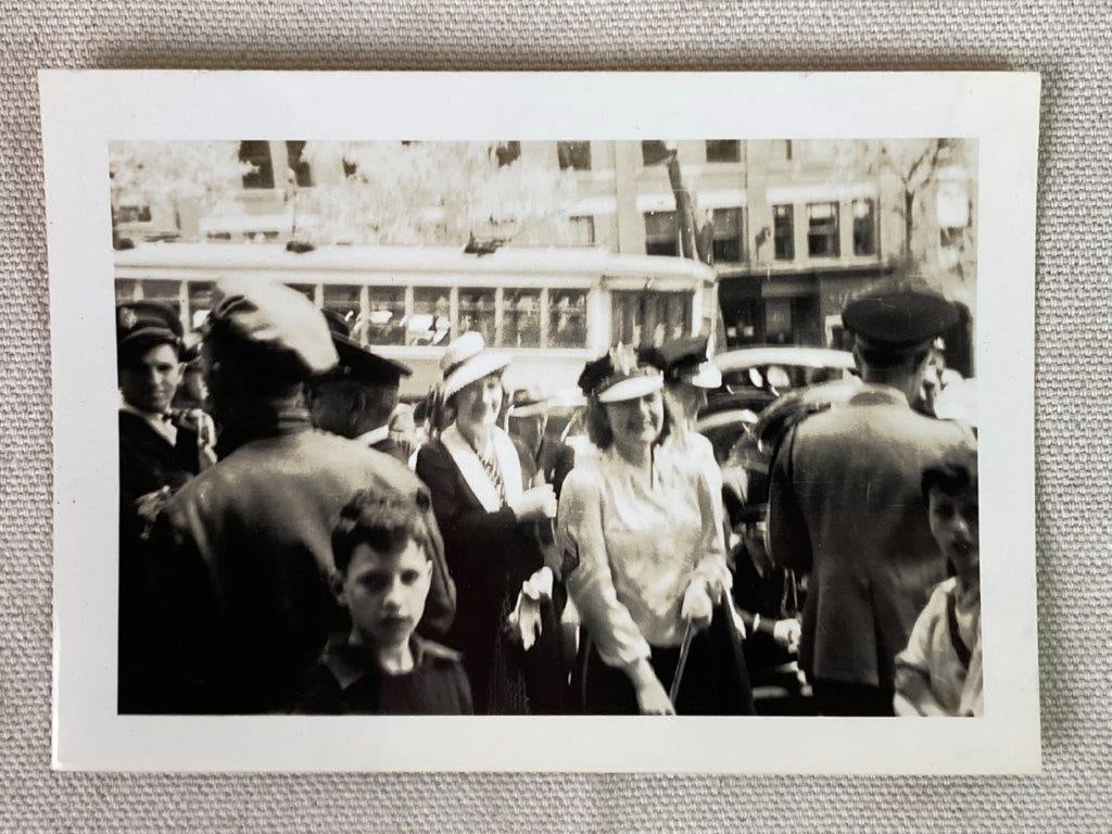 Eight Mid-20th Century NYC Street Photographs - 3