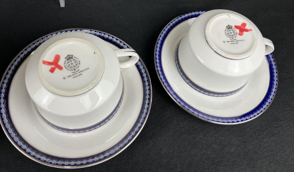 Twenty Pieces of Royal Worcester China - 5