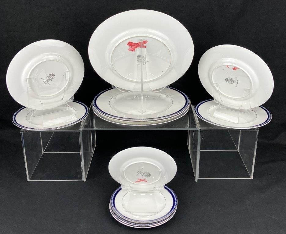 Twenty Pieces of Royal Worcester China - 7