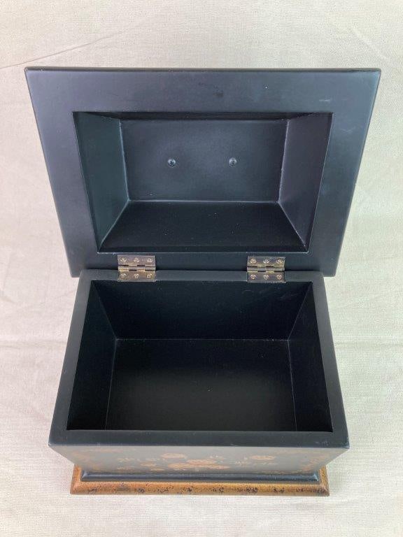 Vintage Painted Black Lacquered Box - 3