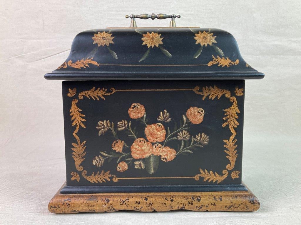 Vintage Painted Black Lacquered Box - 4