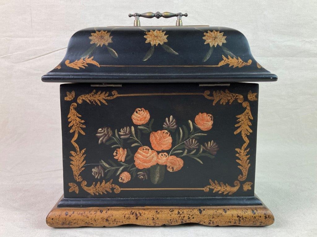 Vintage Painted Black Lacquered Box - 7
