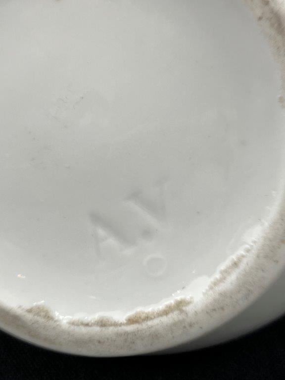 Gilt-Decorated Porcelain Sugar Bowl - 11