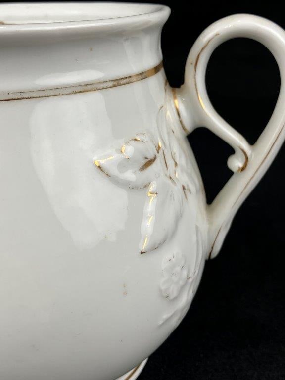 Gilt-Decorated Porcelain Sugar Bowl - 8