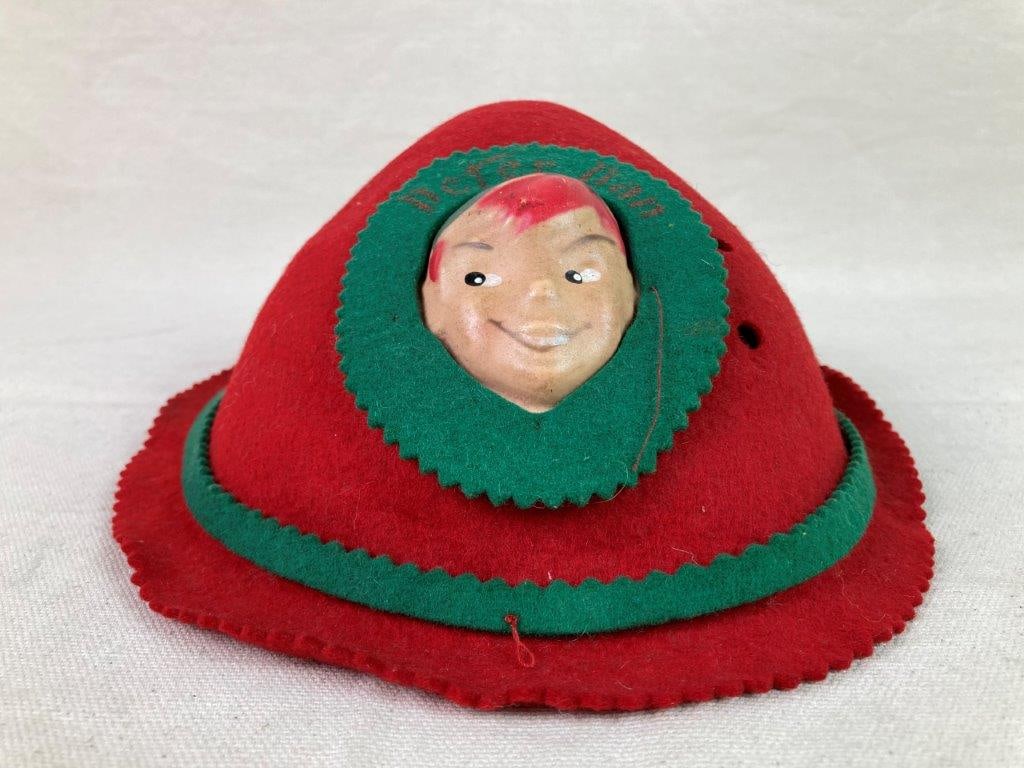 Vintage Walt Disney Peter Pan Felt Hats and Magnetic Kissing Dolls - 10