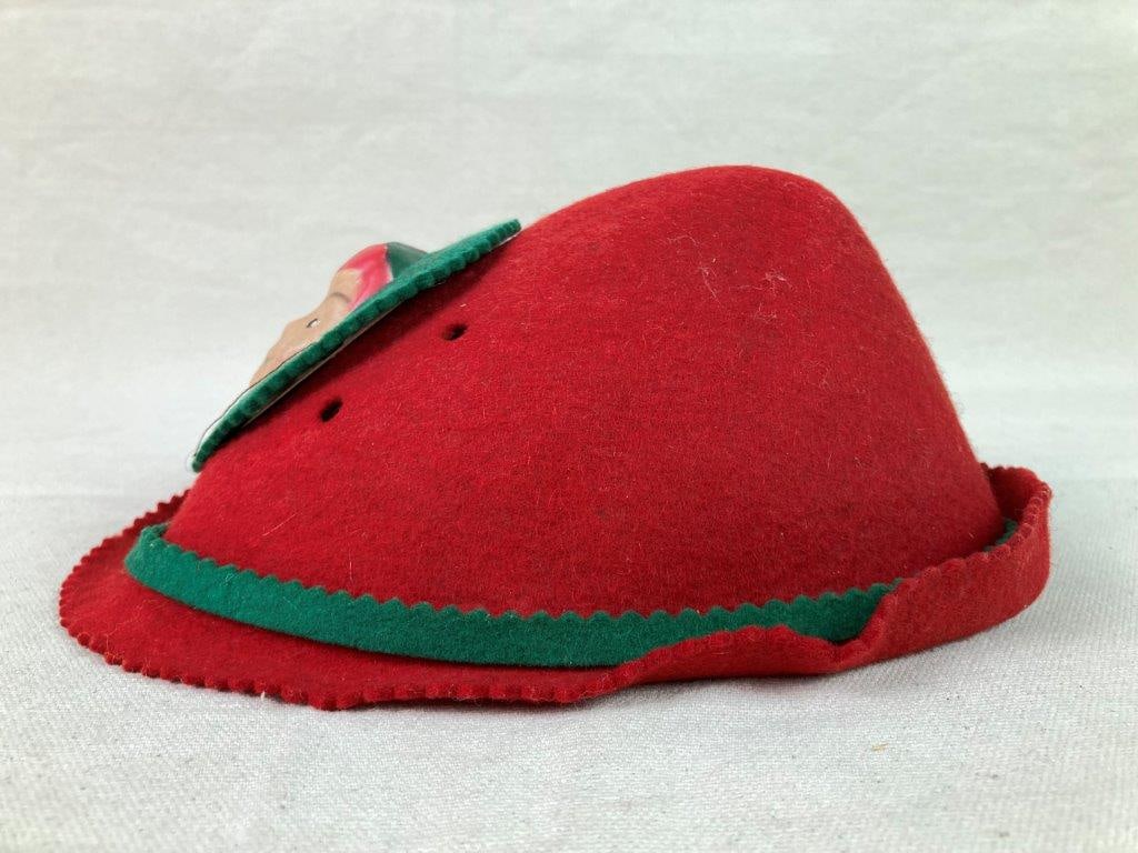 Vintage Walt Disney Peter Pan Felt Hats and Magnetic Kissing Dolls - 12