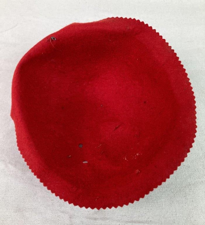 Vintage Walt Disney Peter Pan Felt Hats and Magnetic Kissing Dolls - 16