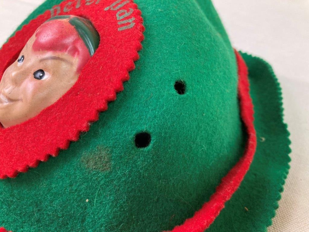Vintage Walt Disney Peter Pan Felt Hats and Magnetic Kissing Dolls - 4