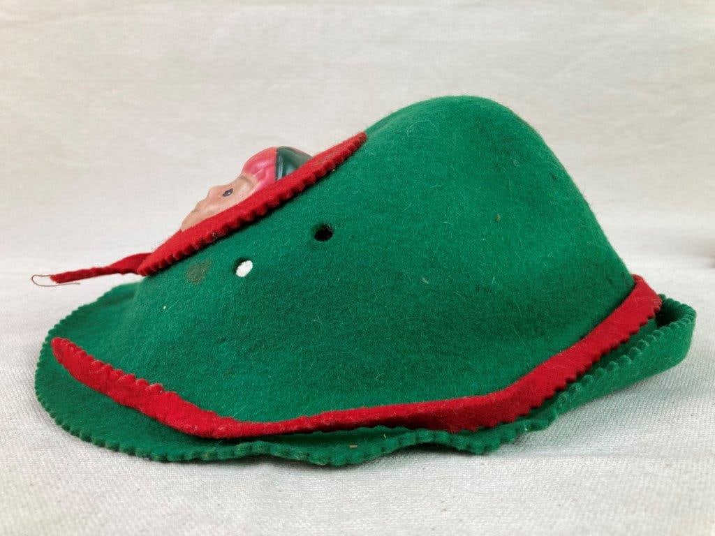 Vintage Walt Disney Peter Pan Felt Hats and Magnetic Kissing Dolls - 5