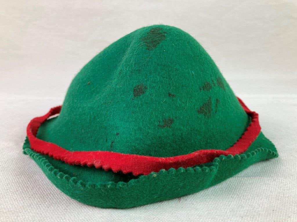 Vintage Walt Disney Peter Pan Felt Hats and Magnetic Kissing Dolls - 6