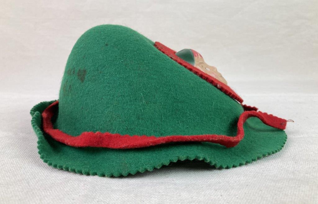 Vintage Walt Disney Peter Pan Felt Hats and Magnetic Kissing Dolls - 7