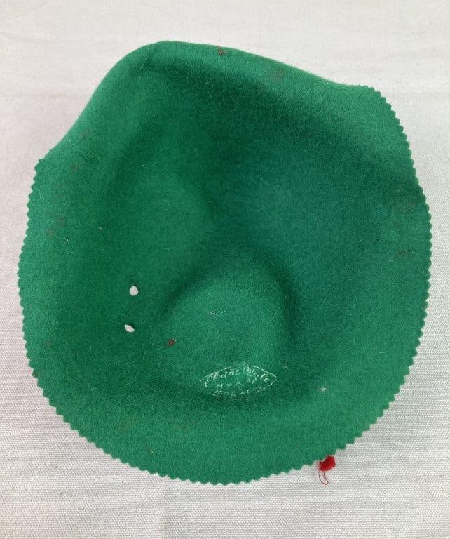 Vintage Walt Disney Peter Pan Felt Hats and Magnetic Kissing Dolls - 8