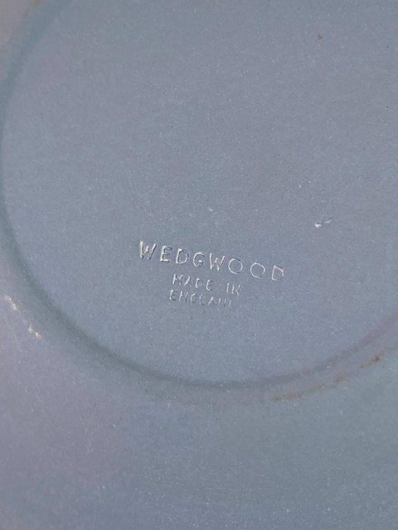 Wedgwood 1969 Christmas Plate and Queen Elizabeth II Miniature Plate - 12