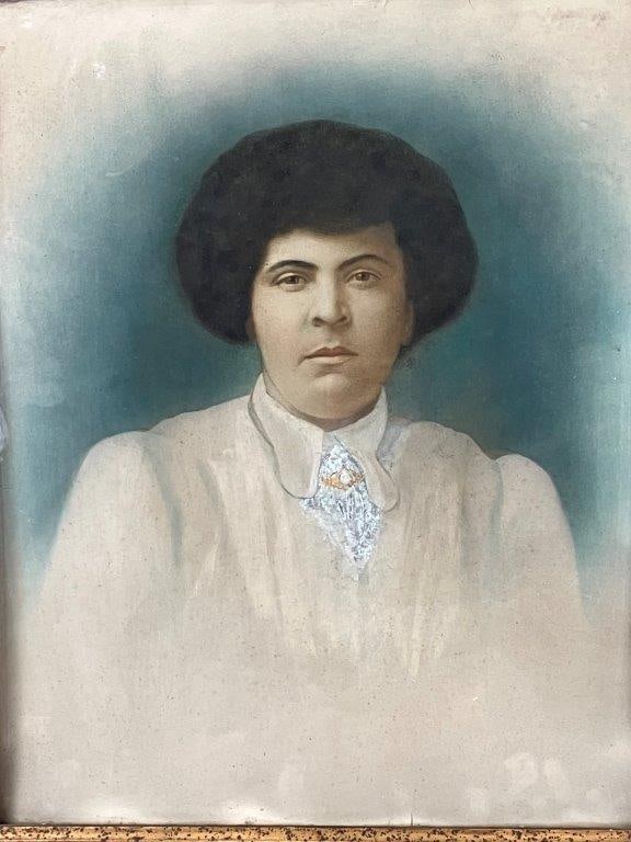 Early 20th Century Hand-Painted Photograph Portrait of a Woman - 2