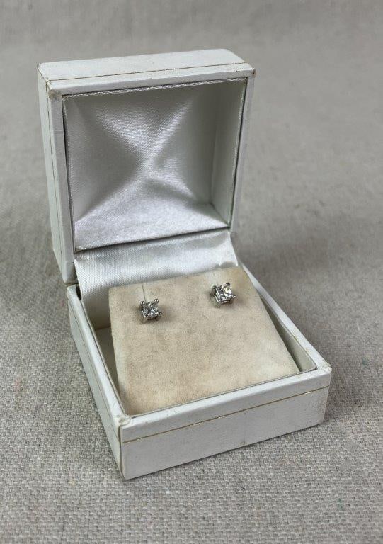 14 Kt Gold and Diamond Stud Earrings - 3