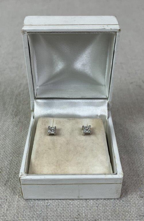 14 Kt Gold and Diamond Stud Earrings - 4