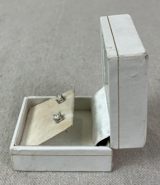 14 Kt Gold and Diamond Stud Earrings - 5