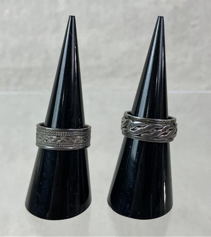 Two Sterling Silver Rope-Texture Relief Rings: Two sterling silver rings featuring raised relief decoration and rope-textured detailing to the bands. One ring size approx. 6; one ring size approx. 7. Total weight approx. 11.43g. In good overall co