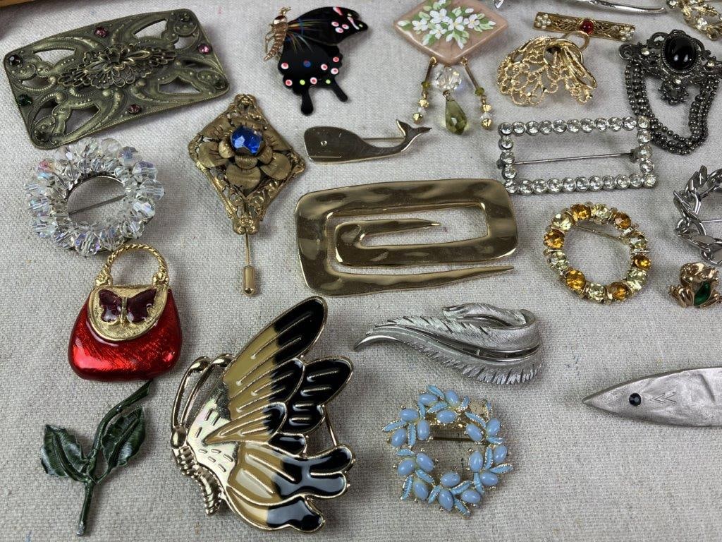 Vintage Cedar Jewelry Box with Brooches - 2