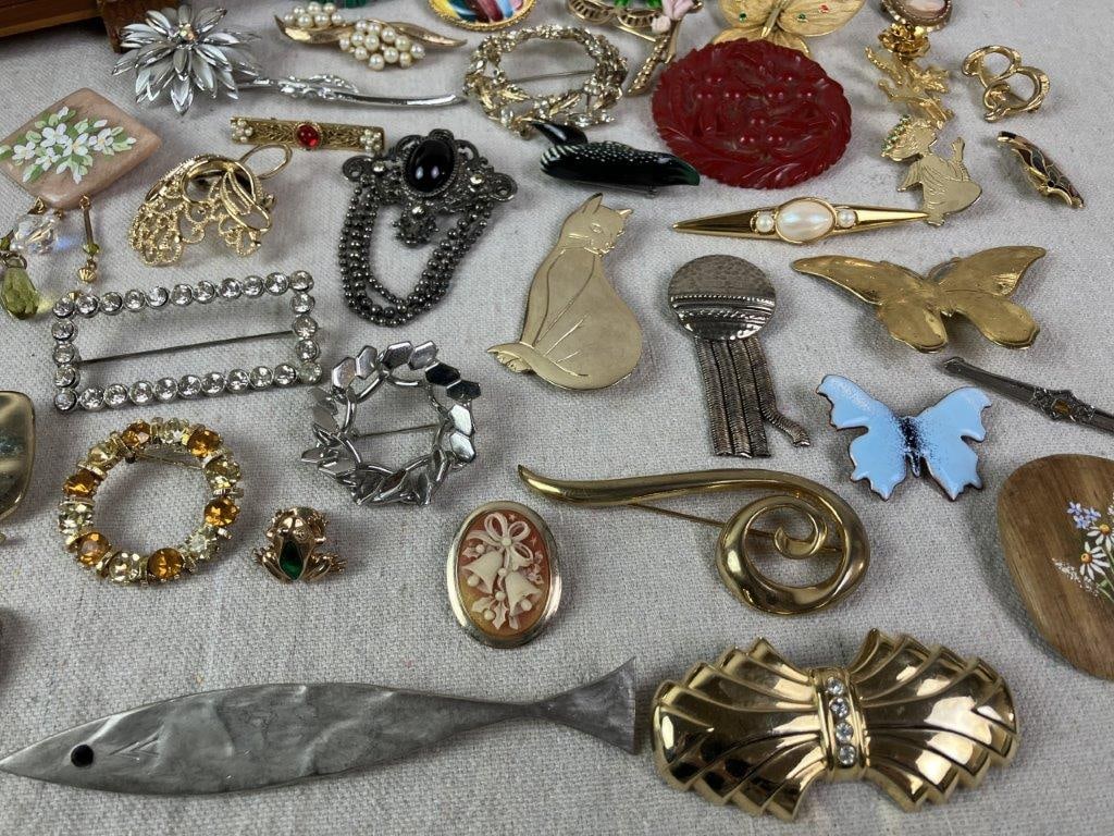 Vintage Cedar Jewelry Box with Brooches - 3