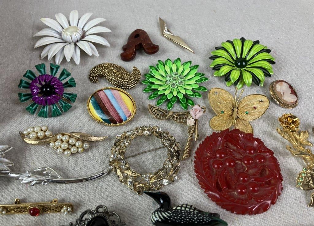 Vintage Cedar Jewelry Box with Brooches - 4