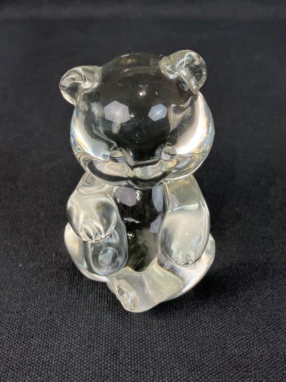 Fenton Art Glass Seated Bear Paperweight - 3