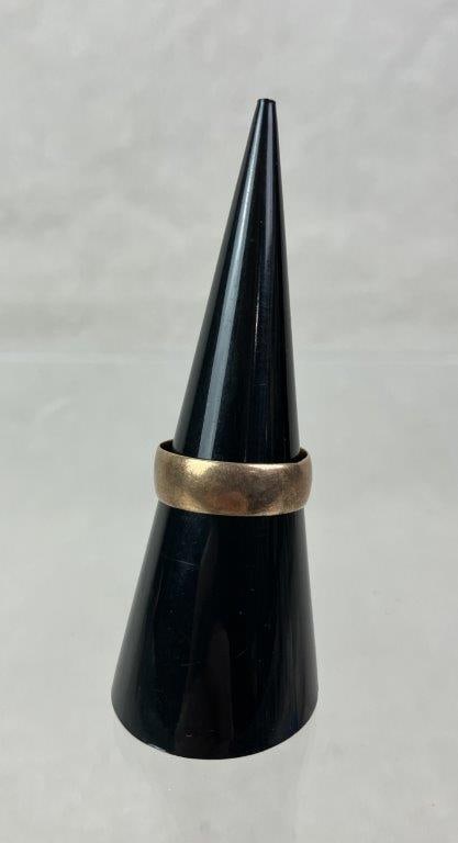 Antique 14 Kt Gold Ring: Antique 14 kt gold ring from Ross J. Co., of simple and elegant form. Unmarked but tested for gold content. Ring size approx. 7. Total weight approx. 2.60g. In good antique condition with general wear