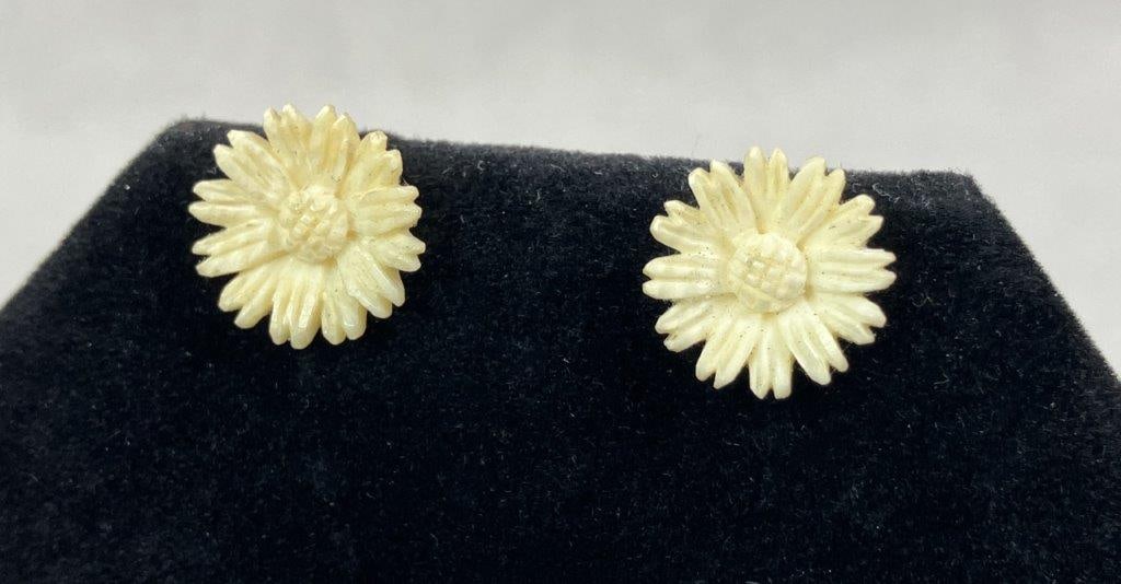 Bone Carved Flower Pendant and Earrings - 3