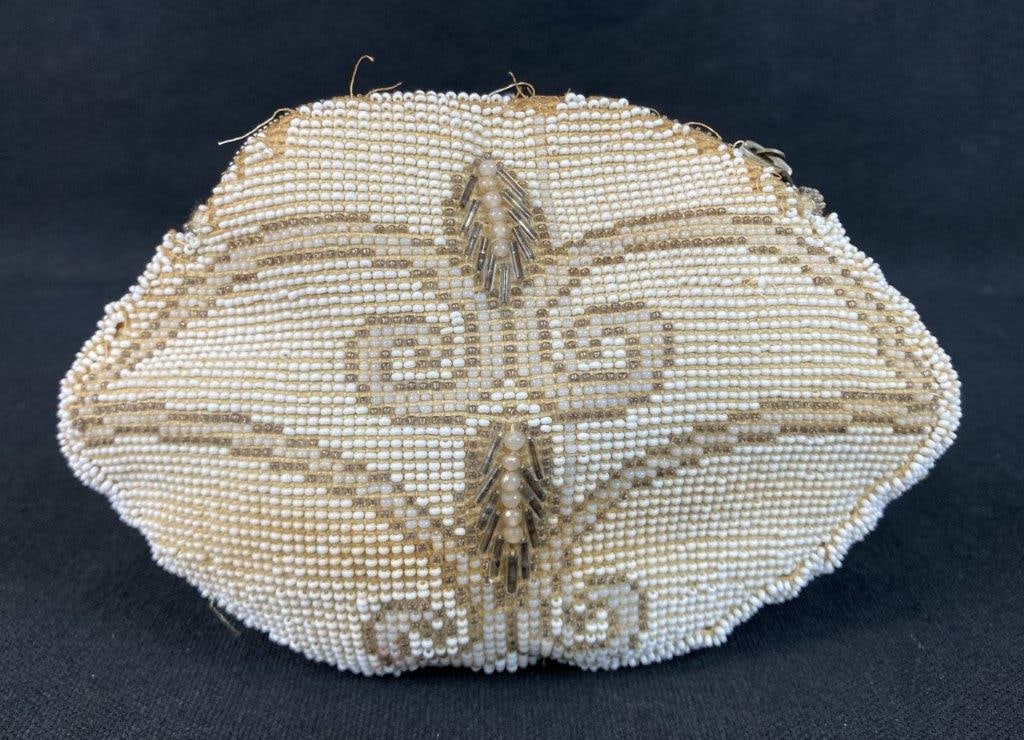 Early 20th Century Beaded Coin Purse: Early 20th century beaded coin purse made in Czechoslovakia, retaining country-of-origin tag to interior. Designed in the Art Deco taste with curving scrollwork and leaf motifs rendered in soft white