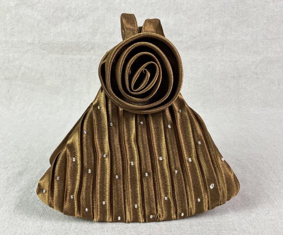 Pair of Fan-Shaped Satin Evening Bags - 11