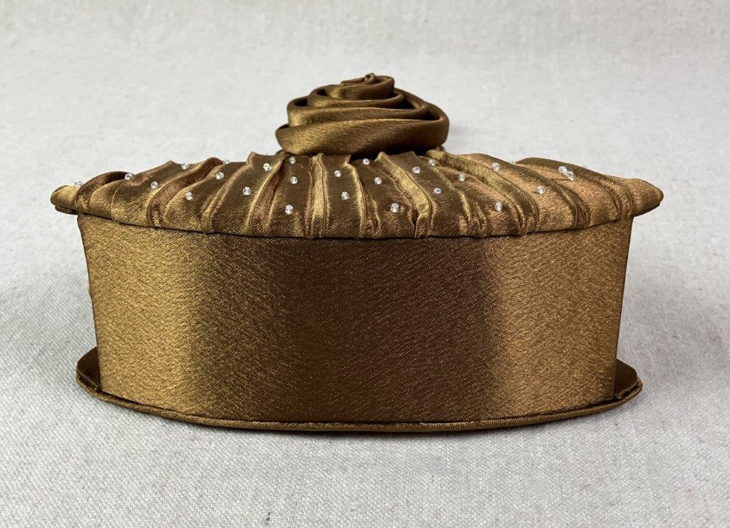 Pair of Fan-Shaped Satin Evening Bags - 18