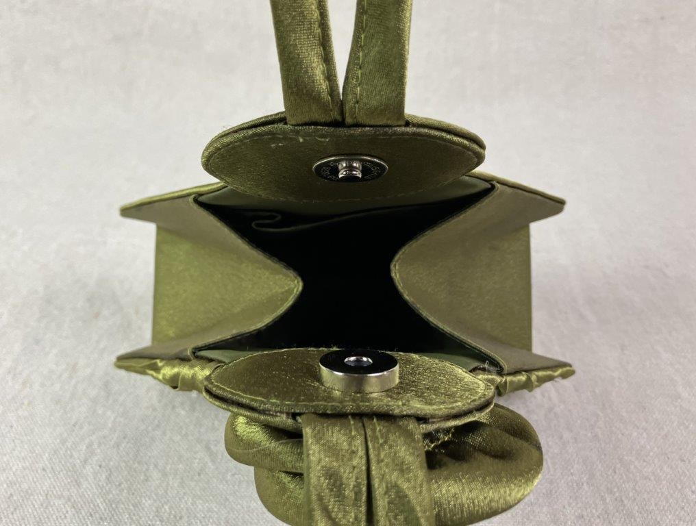 Pair of Fan-Shaped Satin Evening Bags - 8