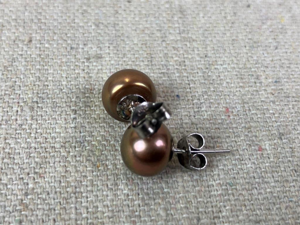 Three Pairs of Sterling Silver Earrings Including Chocolate Pearls - 4