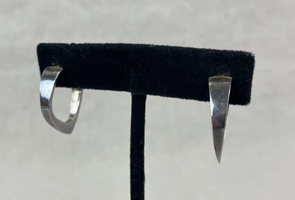 Three Pairs of Sterling Silver Earrings Including Chocolate Pearls - 6