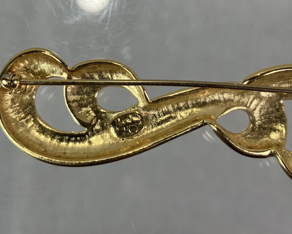 Thirteen Vintage Brooches - 12