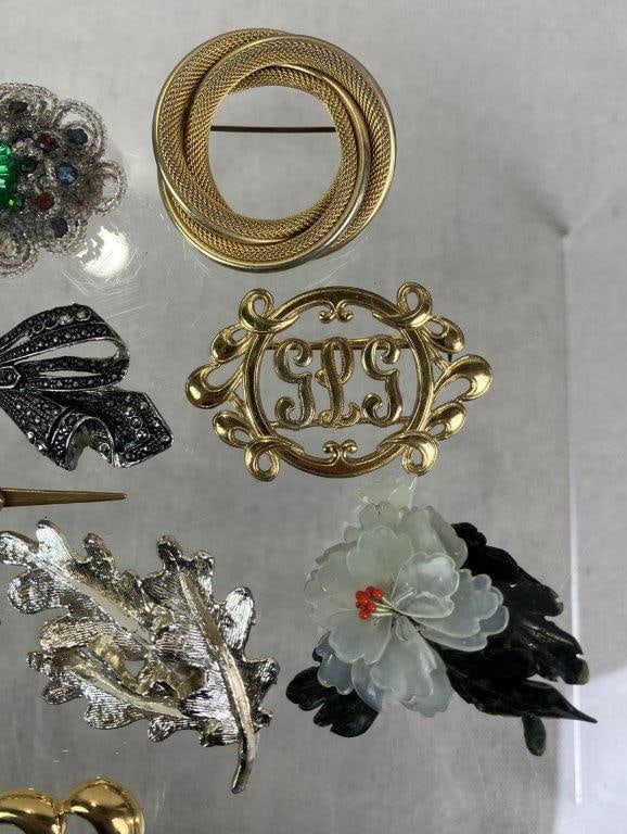 Thirteen Vintage Brooches - 3