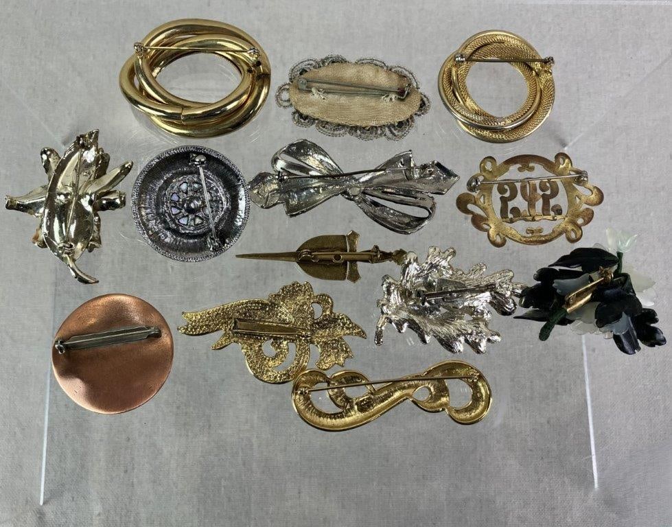 Thirteen Vintage Brooches - 6
