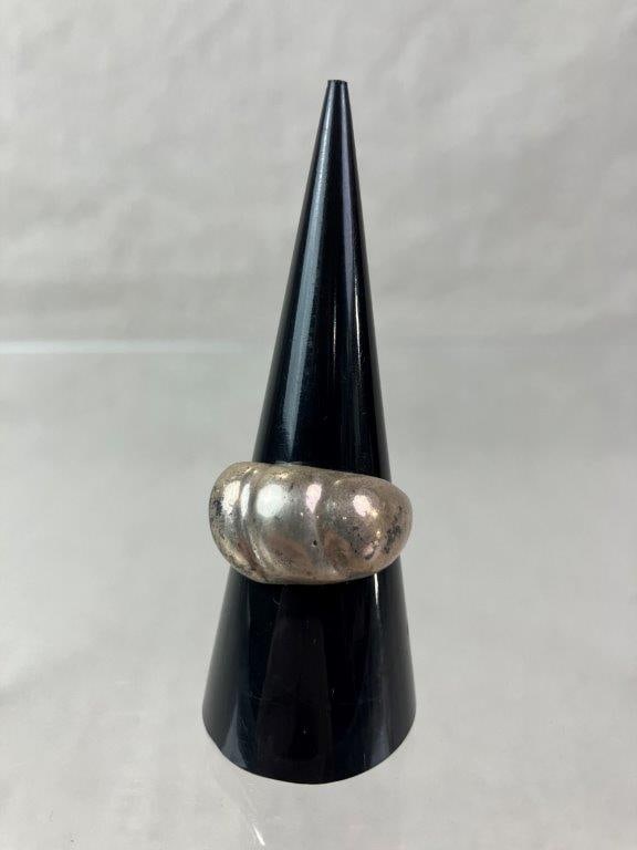 Vintage Domed Sterling Silver Ring (1 of 4)