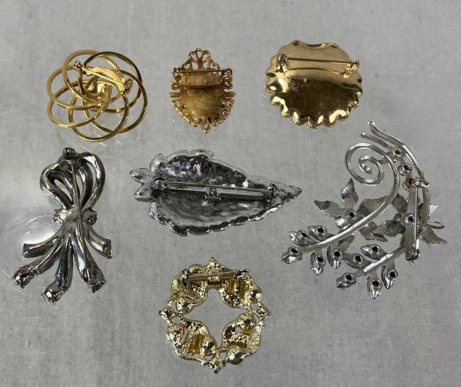 Seven Vintage Brooches - 6