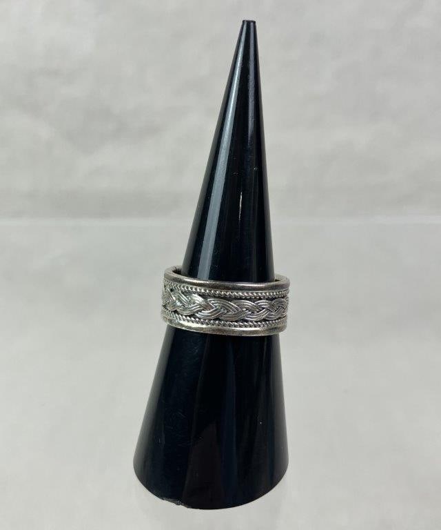Sterling Silver Celtic Style Woven Ring: Sterling silver ring featuring a Celtic-inspired knot design woven across the center, framed by a simple polished band. Ring size approx. 7. Total weight approx. 6.00g. In good overall condition with