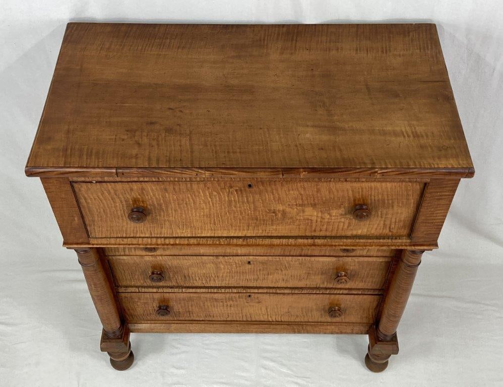 Tiger Maple Chest, 19th Century - 2