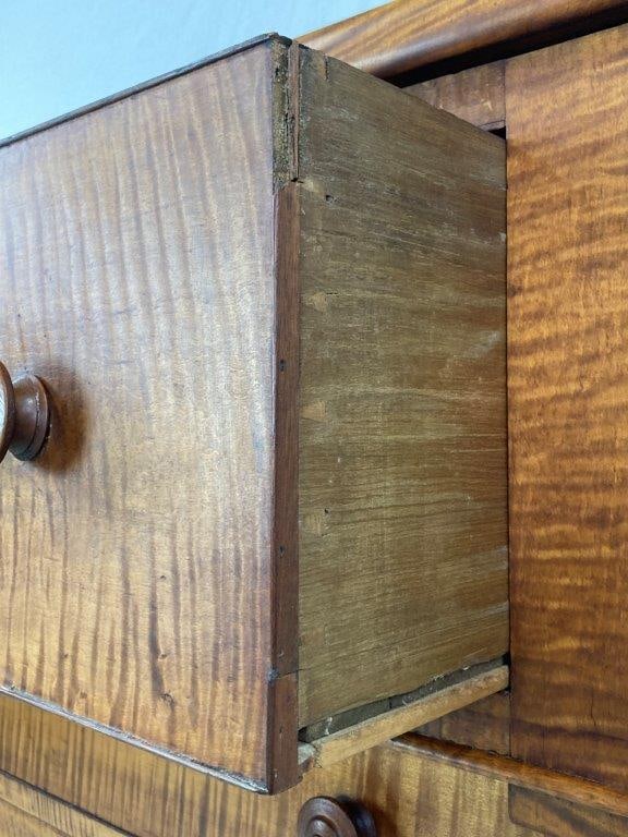 Tiger Maple Chest, 19th Century - 7