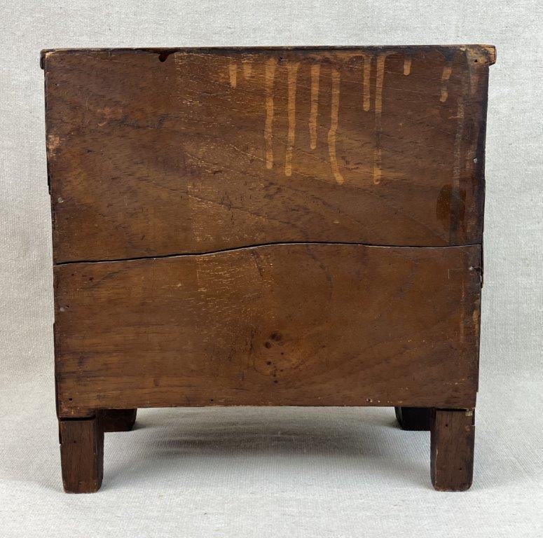 Hepplewhite Miniature Chest - 13