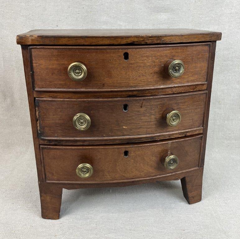 Hepplewhite Miniature Chest: Miniature chest crafted from rich mahogany with a warm, lustrous grain. This miniature chest features a classic Hepplewhite silhouette, characterized by its clean lines and delicate proportions, and
