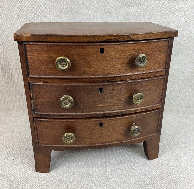 Hepplewhite Miniature Chest - 2