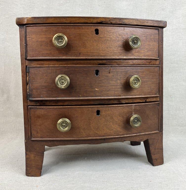 Hepplewhite Miniature Chest - 3