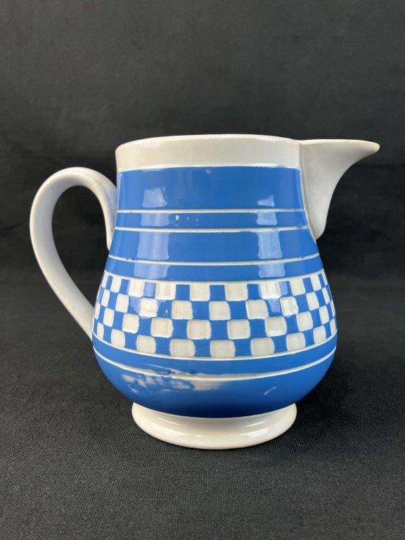 Three Graduated Checker Ware Jugs, Villeroy & Boch - 3