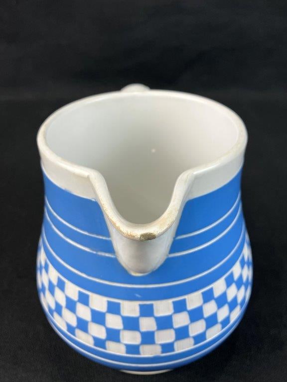 Three Graduated Checker Ware Jugs, Villeroy & Boch - 7